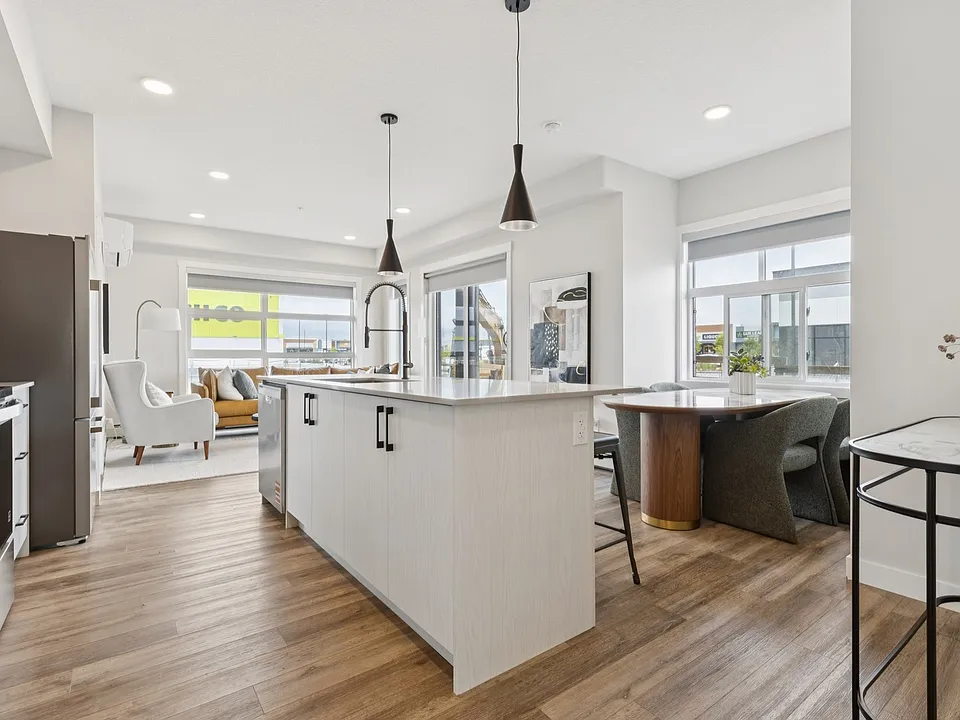 657 Glenridding Ravine Dr SW