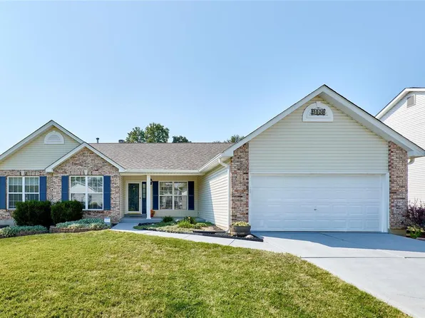 1120 Hampton Meadows Dr, Dardenne Prairie, MO 63368