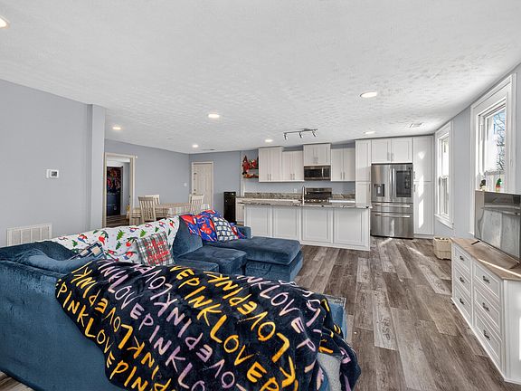 3rd image of 4390 Cincinnati Rd