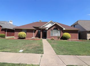 509 Hunters Creek Dr, Mesquite, TX 75150