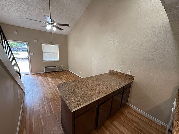 5th image of 520 Bond St APT 5