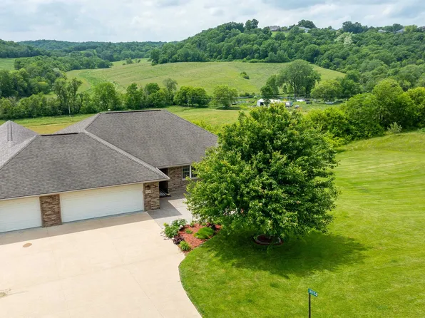 31150 381st Ave, Bellevue, IA 52031