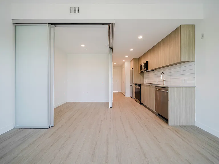 5828 Granville St — Photo 29