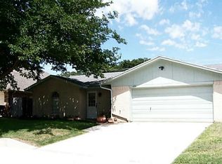 436 Arwine Dr, Hurst, TX 76053