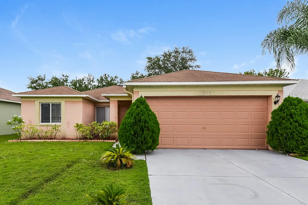 3 bed, 2.0 bath, 1153 sqft, $2,165 — Photo 1