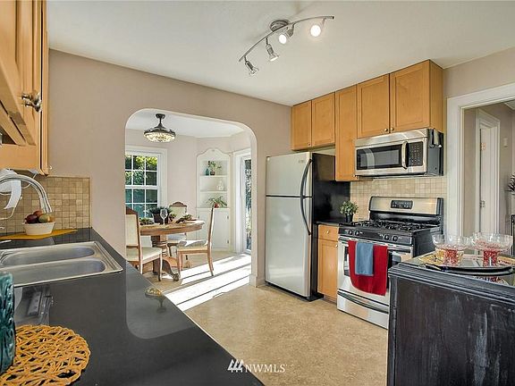 4th image of 719 Carlyon Ave SE