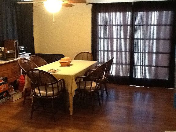 4th image of 23119 Vanowen St