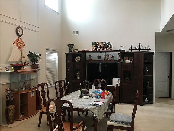 4th image of 206 Tralee Cir