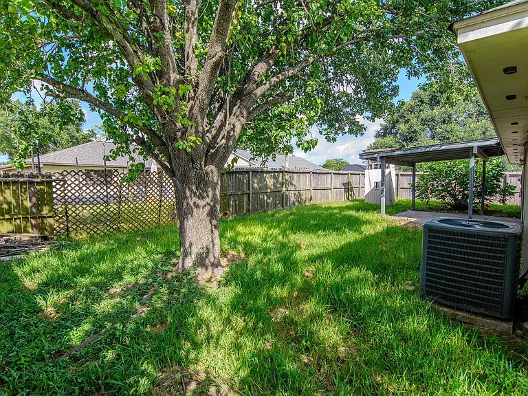 16746 Selder Dr — Photo 17