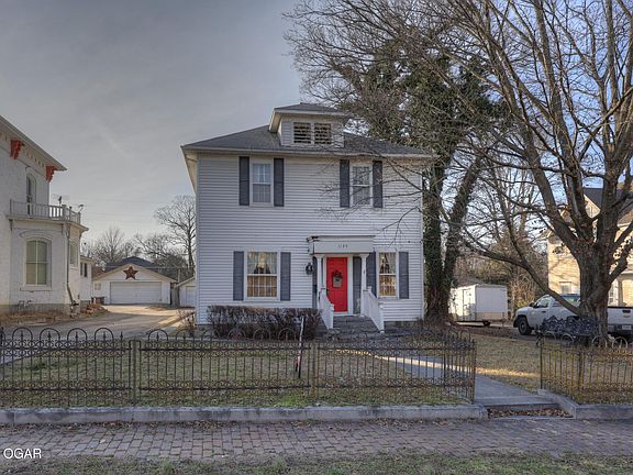 2nd image of 1135 S Maple St