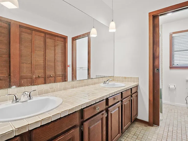 65 Pinehill Trl W — Photo 21