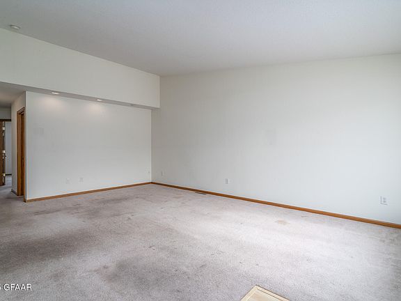 3rd image of 3923 Dakota Dr