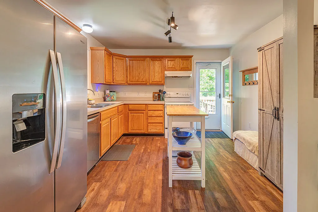 2 bed, 1250 sqft, $2,100 — Photo 3