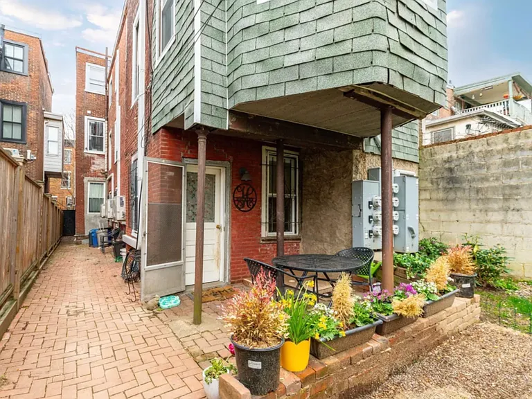 2037 Mount Vernon St #1R — Photo 14