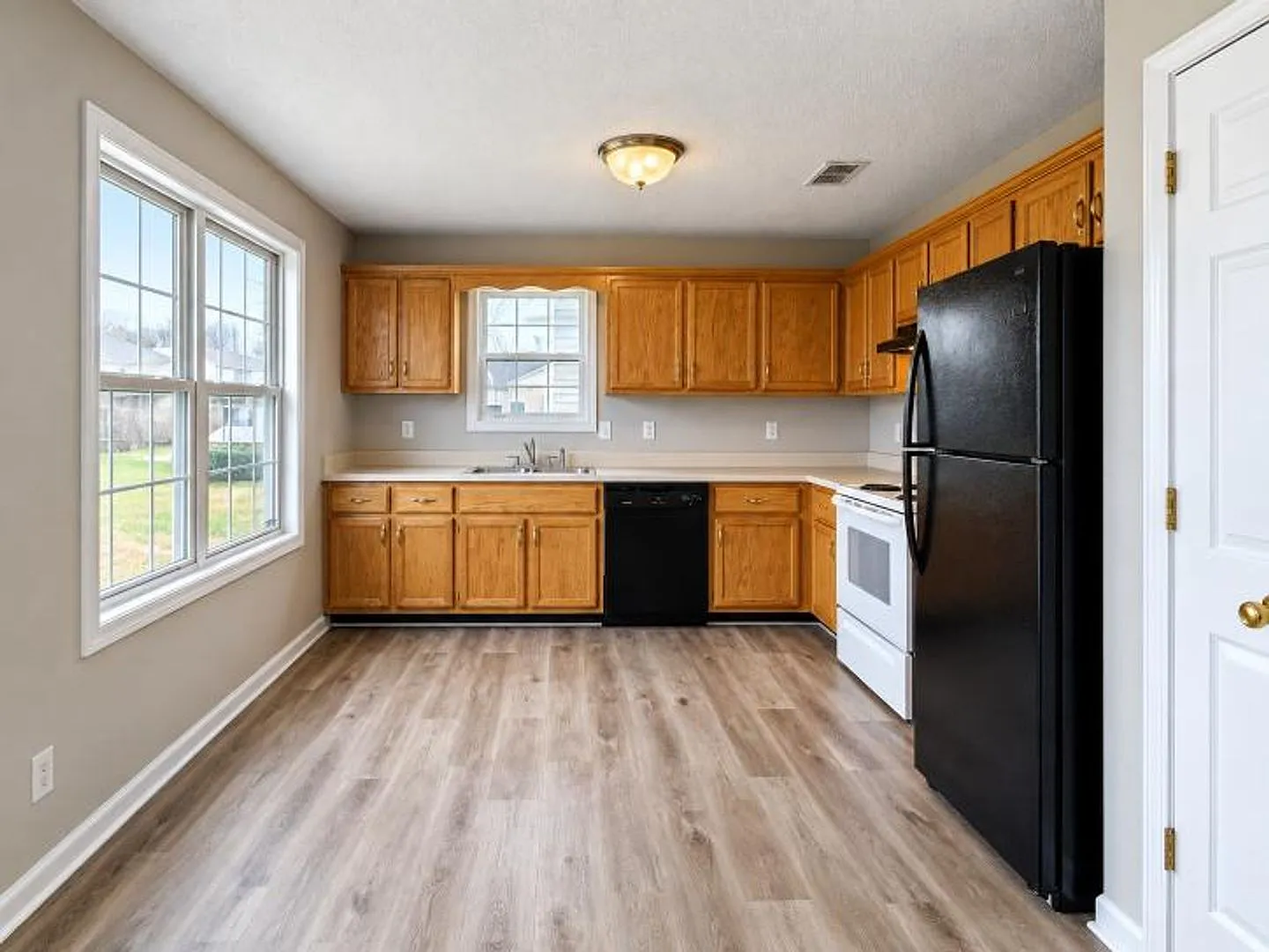 Charming Ranch Near Fort Campbell Spacious, Bright & Pet Friendly! — Photo 4