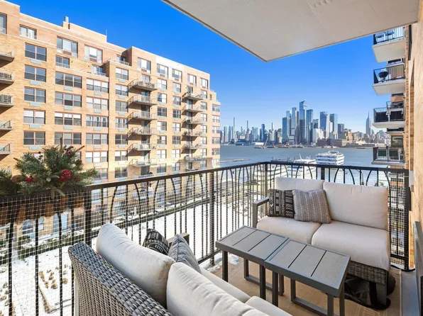 2 Constitution Ct APT 814, Hoboken, NJ 07030