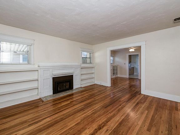2nd image of 546 E Michigan Ave