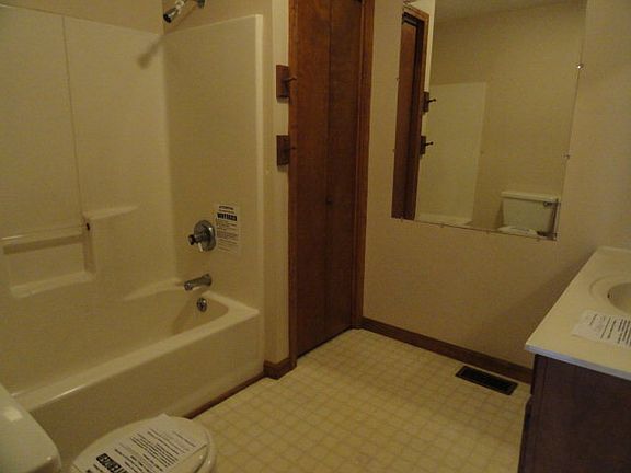 5th image of 245 Woodside Dr