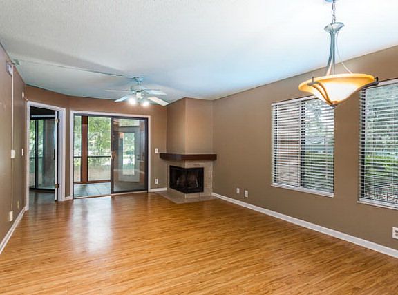 5th image of 882 Wimbledon Dr