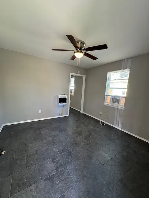 2 bed, 1300 sqft, $900 — Photo 3