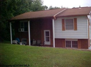 13 Oakwood St, Buckhannon, WV 26201