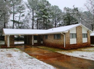 895 Meadow Rock Dr, Stone Mountain, GA 30083