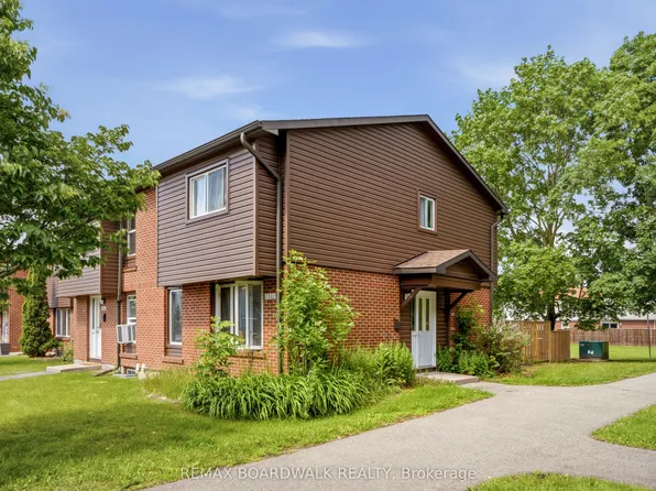 3202 Stockton Dr #85, Ottawa, ON K1T 1S1