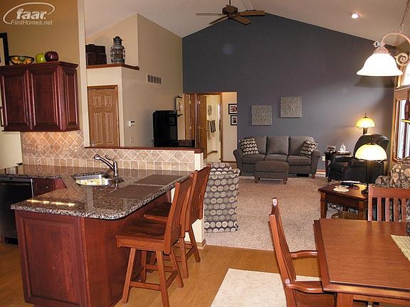 3rd image of 806 Layman Creek Cir