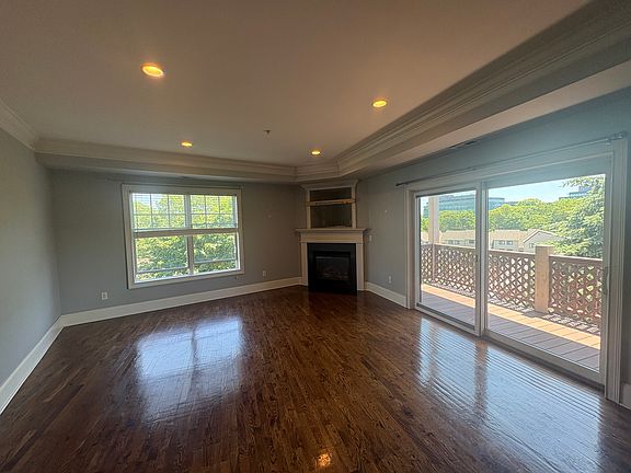 2nd image of 21 Seir Hill Rd APT 9