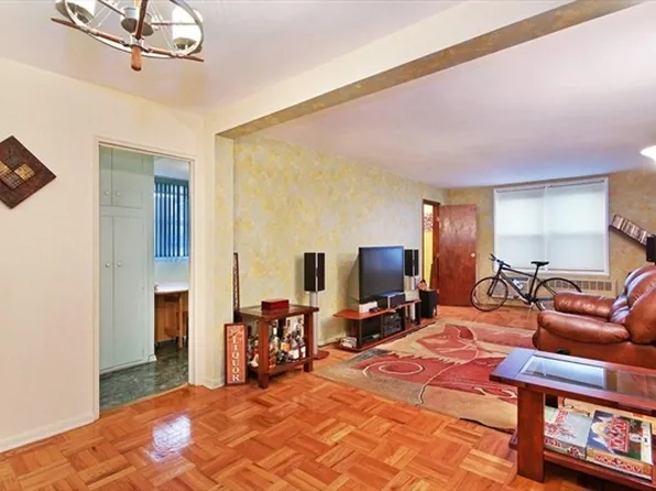 2711 Avenue X image 1 of 4