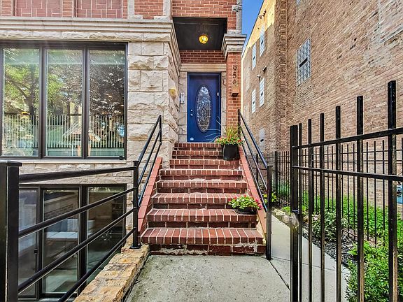 2nd image of 956 N Leavitt St #1