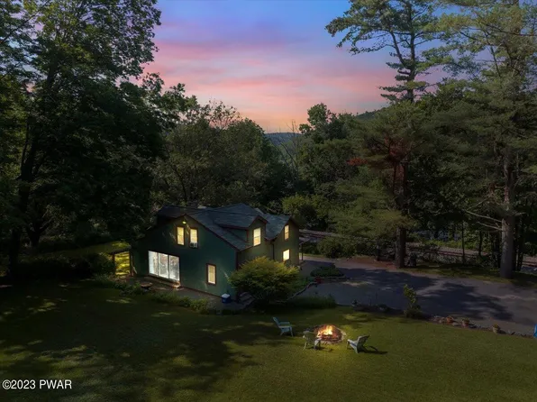 111 Delaware Dr, Lackawaxen, PA 18435