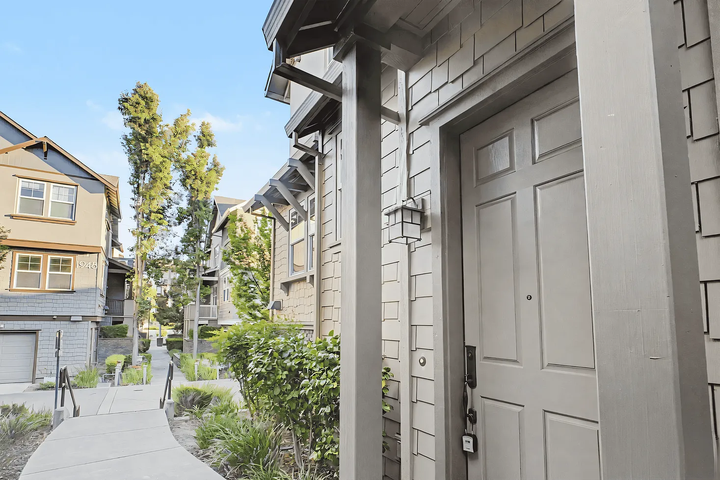 3 BD/3.5 BA Townhouse in downtown Livermore Station, No Pets — Photo 2