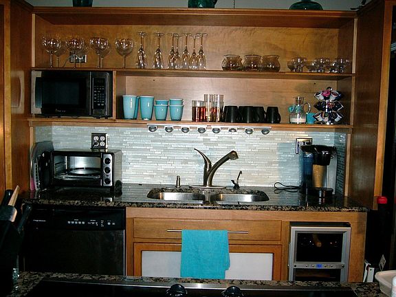 Glass Backsplash, SS Appliances
