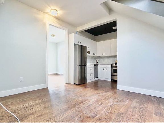 5th image of 483 Washington Ave APT 4B
