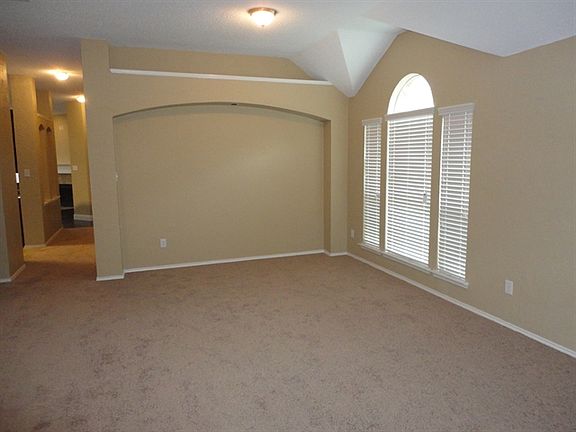 2nd image of 524 Spicewood Dr