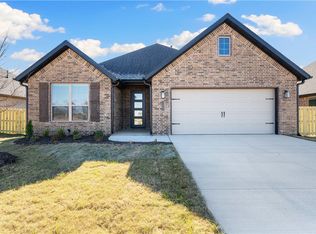 1909 Bugg St, Pea Ridge, AR 72751