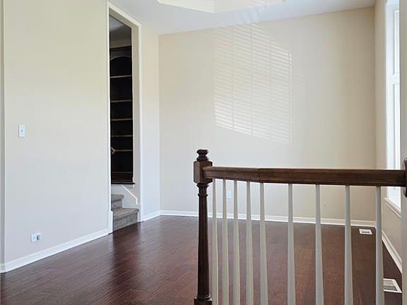 5th image of 1052 Wyndham Dr