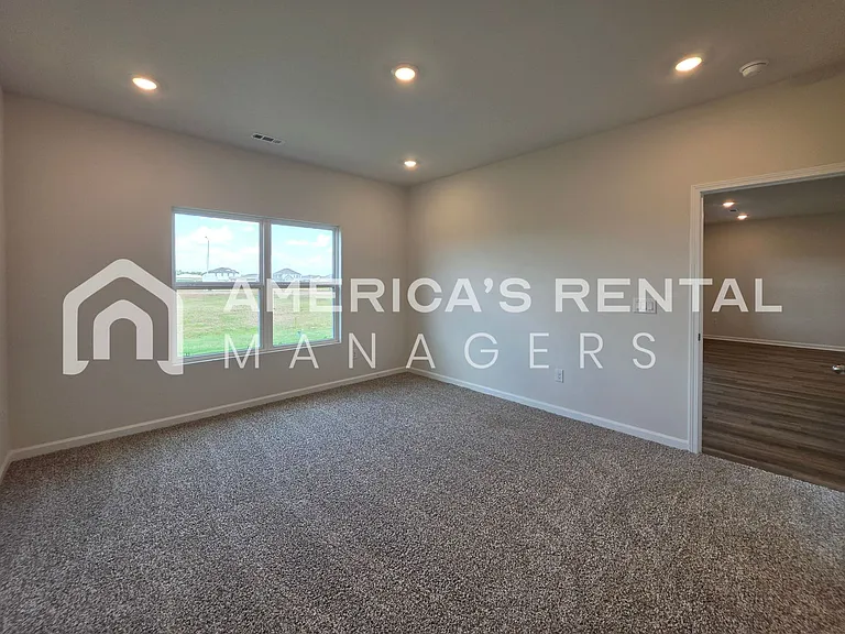 181 Keller Dr — Photo 43