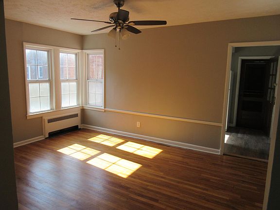 5th image of 15615 Van Aken Blvd APT 4