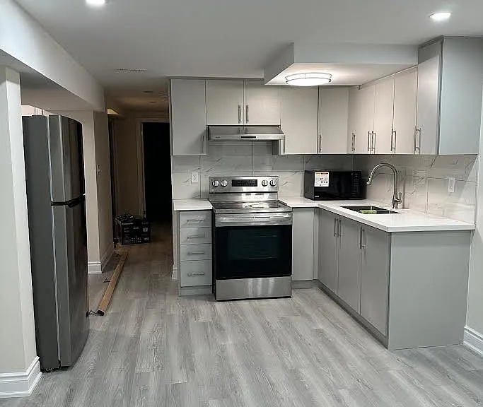 27 Brookdale Cres W #BASEMENT — Photo 1