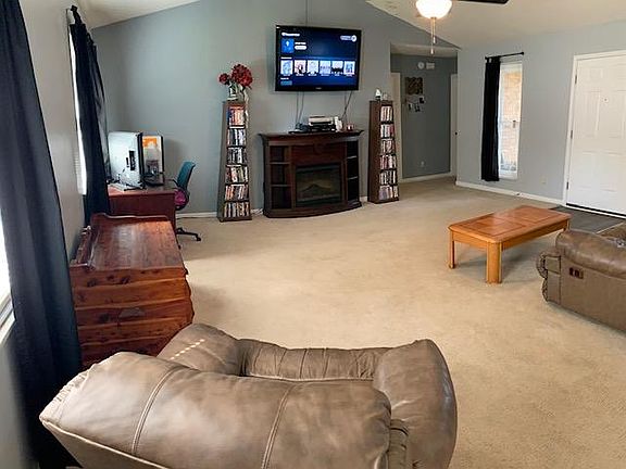 4th image of 5587 Brandon Park Dr