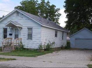 620 E 17th St, Lockport, IL 60441