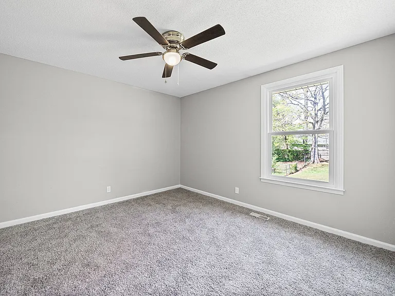 931 Poppy Dr — Photo 16