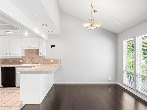 4th image of 7945 La Riviera Dr