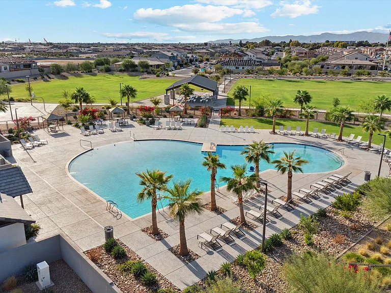 Gorgeous centerpiece pool--absolutely breathtaking!