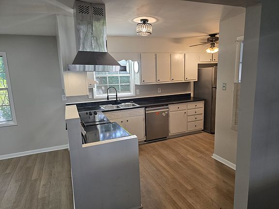 4th image of 1102 Shoreham Dr