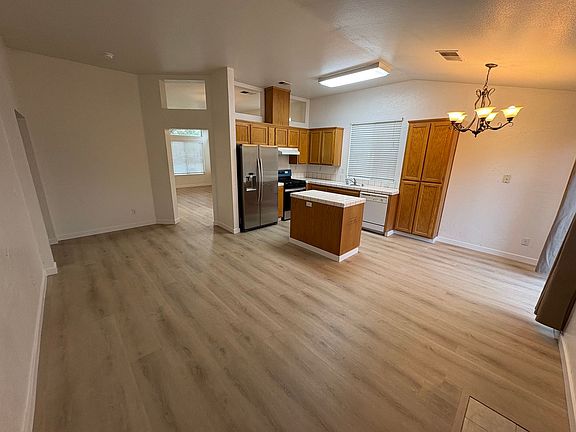 5th image of 2320 El Monte Dr