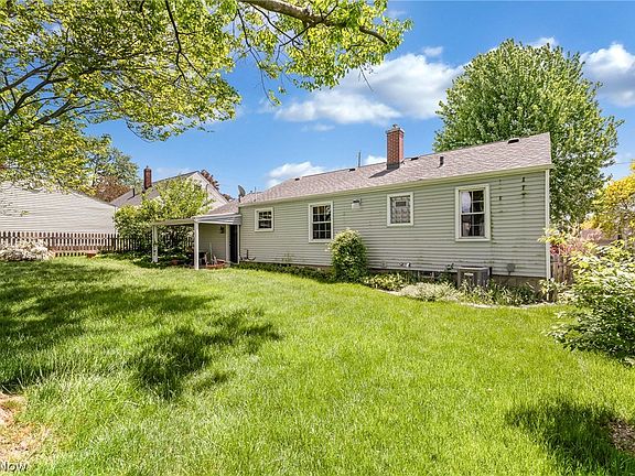 5th image of 444 Hazel St