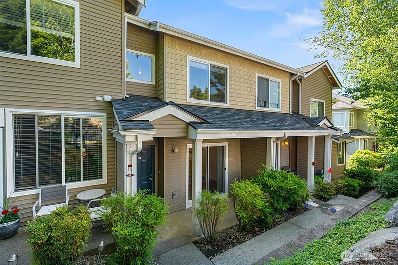 3rd image of 14723 1st Lane NE #102
